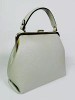 Женская кросс-боди сумка с фермуаром натуральная кожа светло-серая