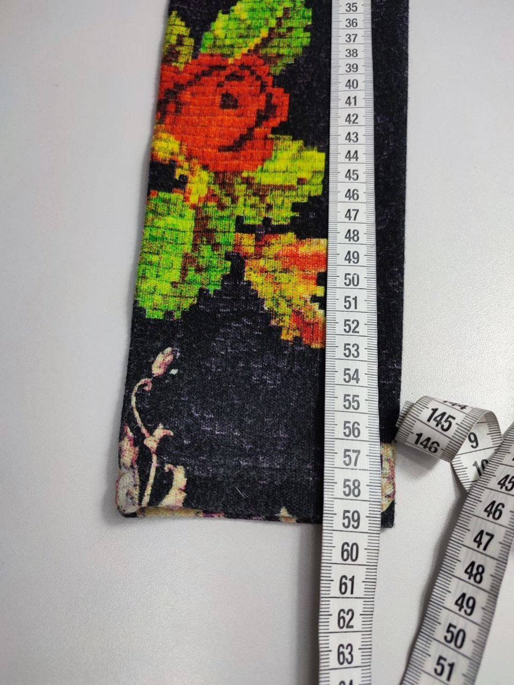 Платье оригинальной расцветки 44 размер