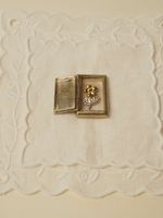 Подвеска Цветочек на шнурке