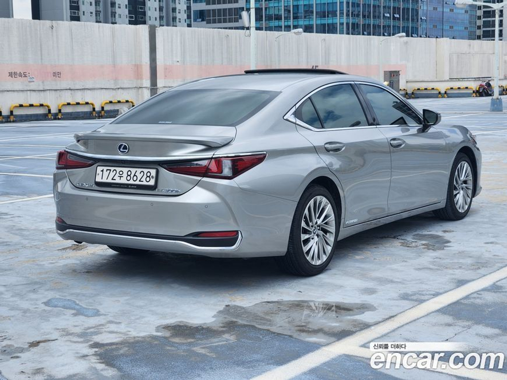 Lexus ES300h 7 Generation Luxury Plus (04.2021)