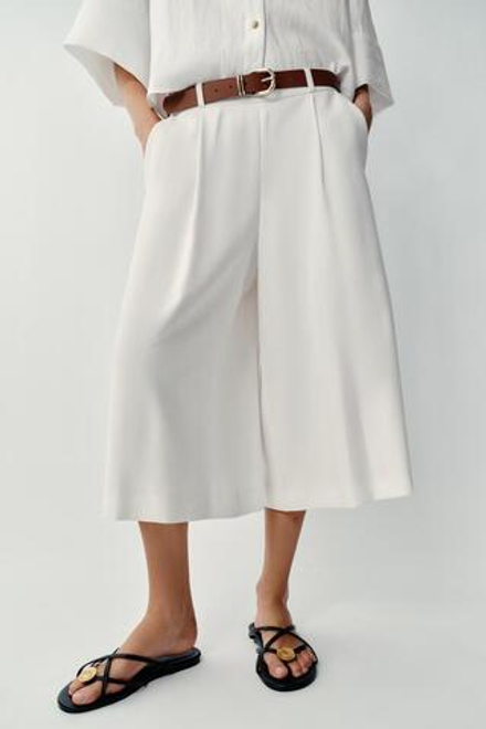 ZARA ДЛИННЫЕ ШОРТЫ С РЕМНЕМ, ЖЕЛТОВАТО-БЕЛЫЙ