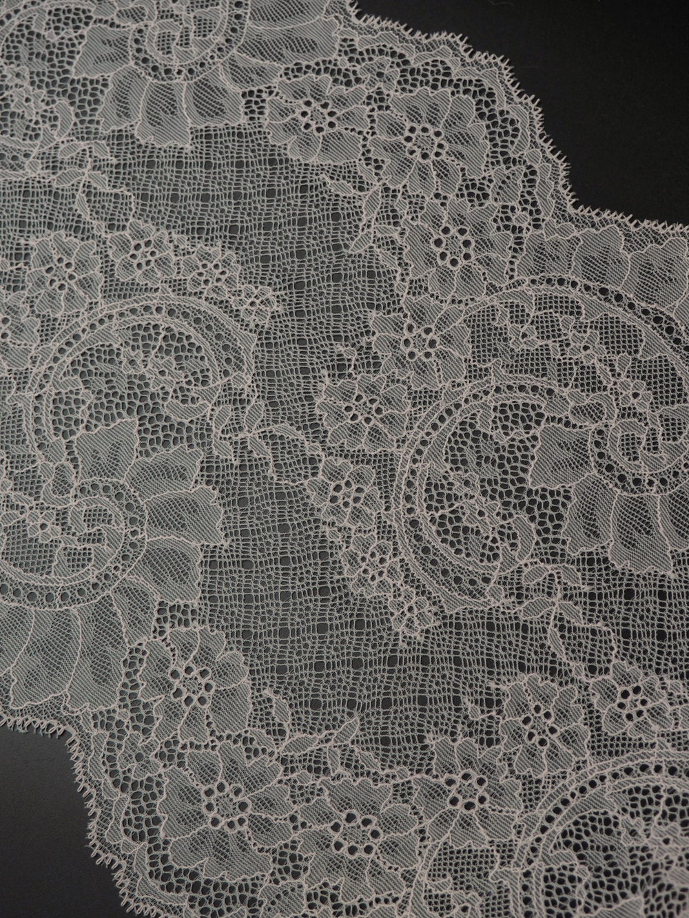 Кружево шантильи эластичное нежно-розовое ширина 21 см