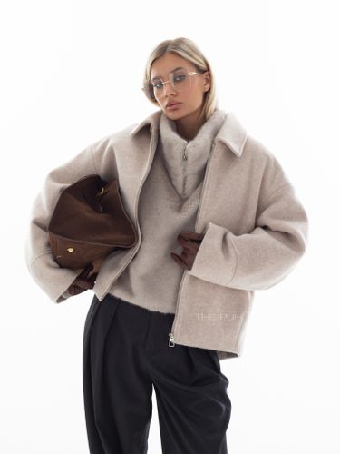 Бежевая шерстяная куртка на молнии