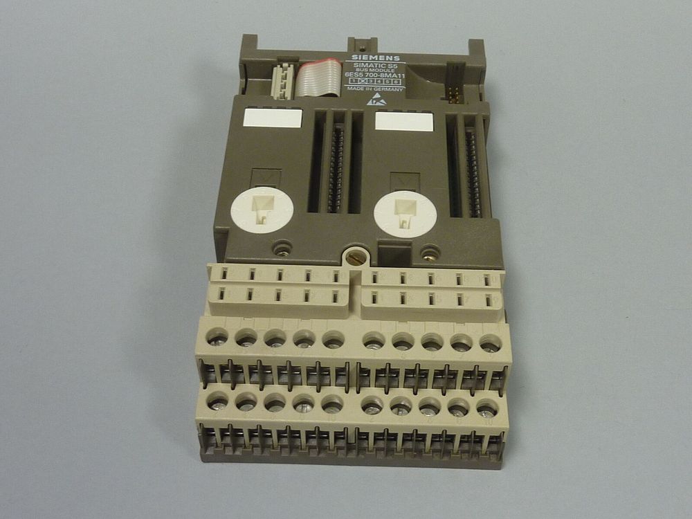 SIEMENS 6ES5700-8MA11