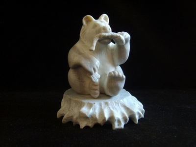 Медведь с рыбой, миниатюра