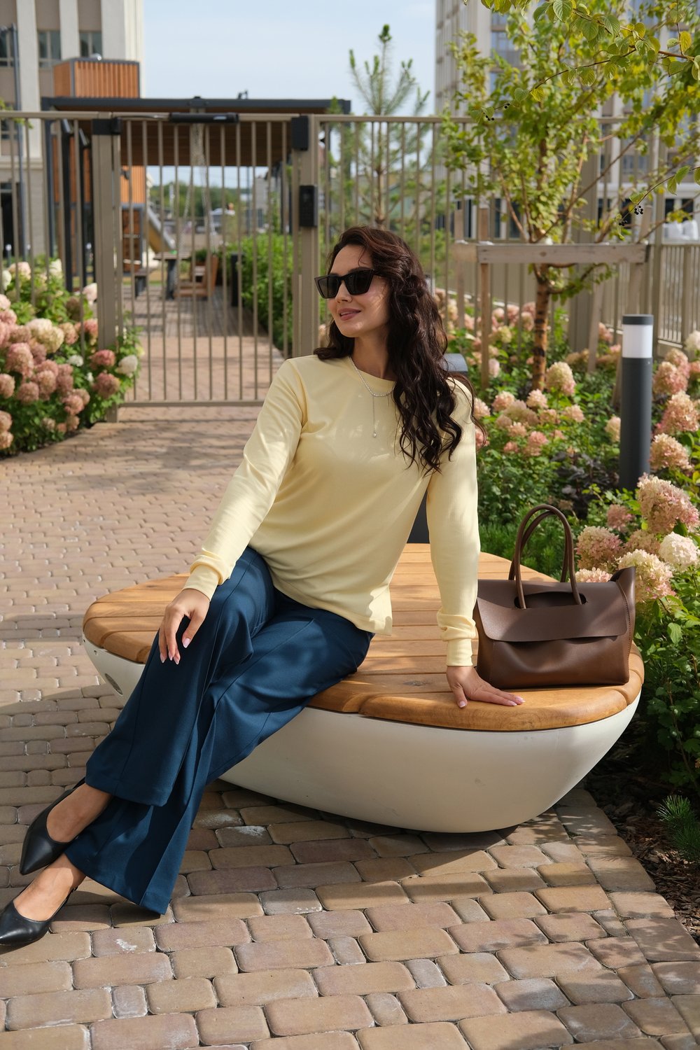 Лонгслив нежно-желтый в рубчик из вискозы