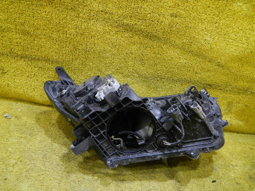 Фара левая Toyota Rav 4 CA40 (2015-2019) LED