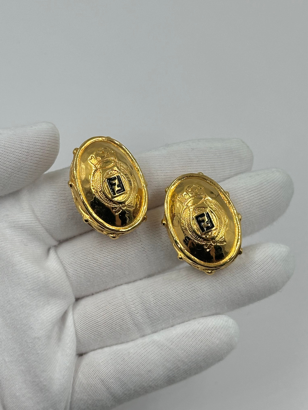 Клипсы с лого Fendi