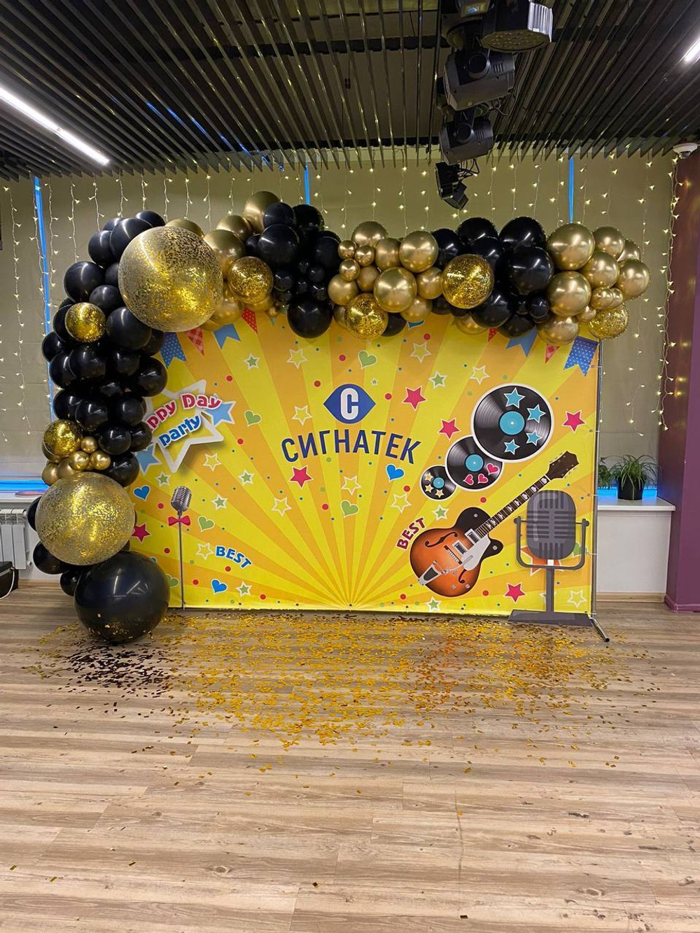 Фотозона на новый год 2х3 с шарами