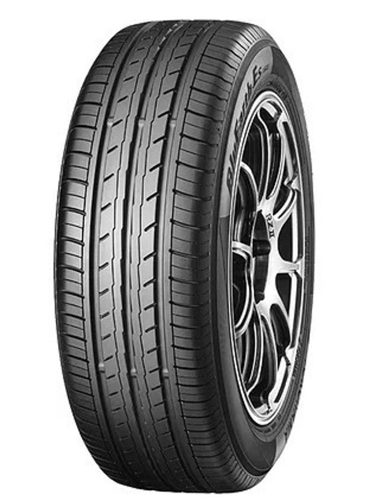 Автошина 215/55R17 YOKOHAMA BLUEARTH ES32 TL 94V