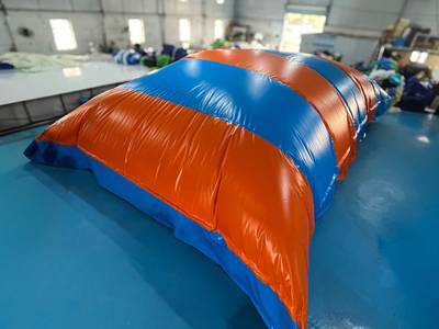 Надувная подушка для установки в грунт «Мягкая гора», зимний ПВХ 12х8х2 м