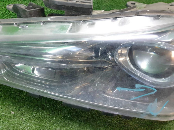 Битая Фара левая Genesis G70 (2017-2021) LED