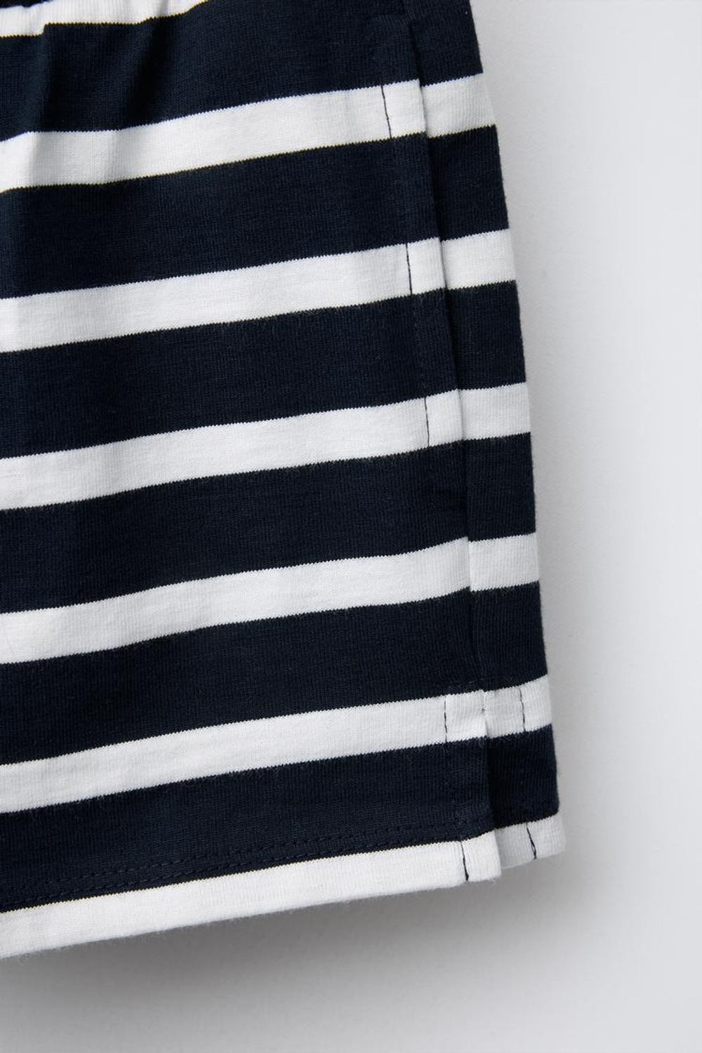 ZARA КОМПЛЕКТ ИЗ ФУТБОЛКИ И ШОРТОВ-БЕРМУДОВ В РУБЧИК HEAVY, БЕЛЫЙ/МОРСКОЙ СИНИЙ