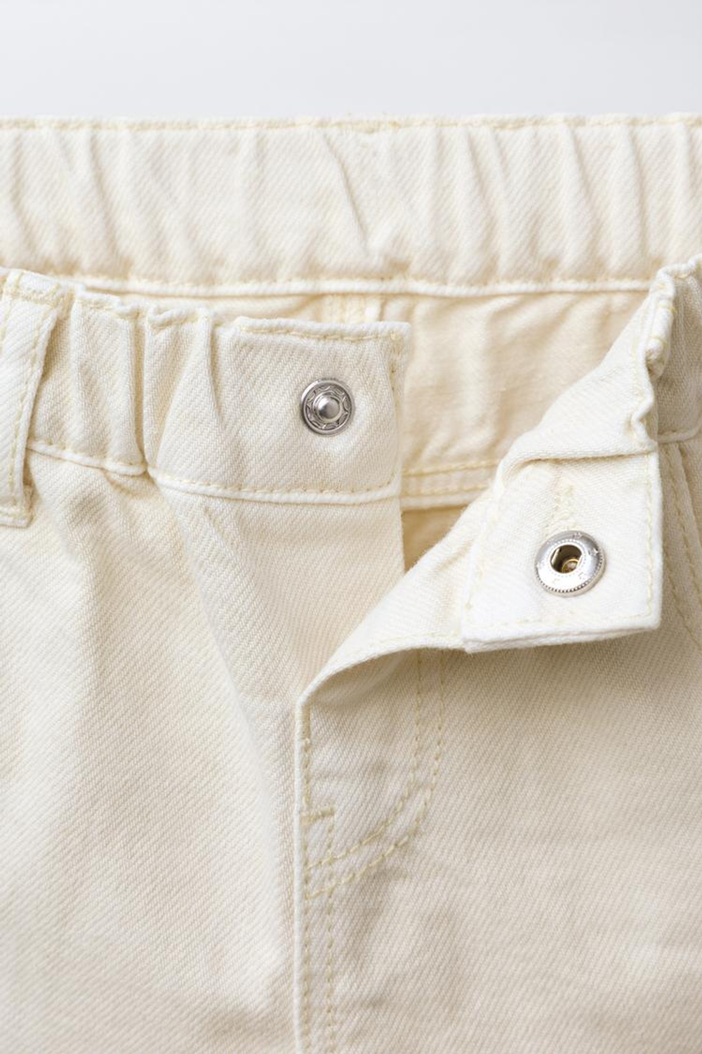 ZARA БРЮКИ-КЮЛОТЫ ИЗ САРЖИ С ВЫШИВКОЙ «МИННИ МАУС» © DISNEY, ЭКРЮ