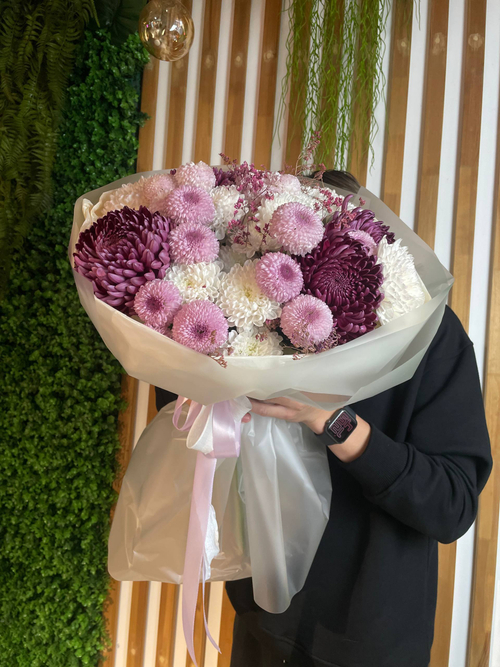 Букет "Вино и снег", хризантема, дубок