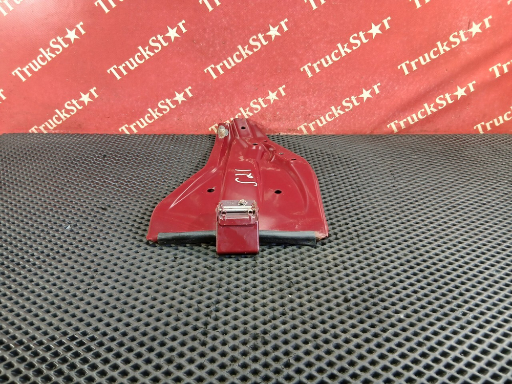 Кронштейн крыла левый