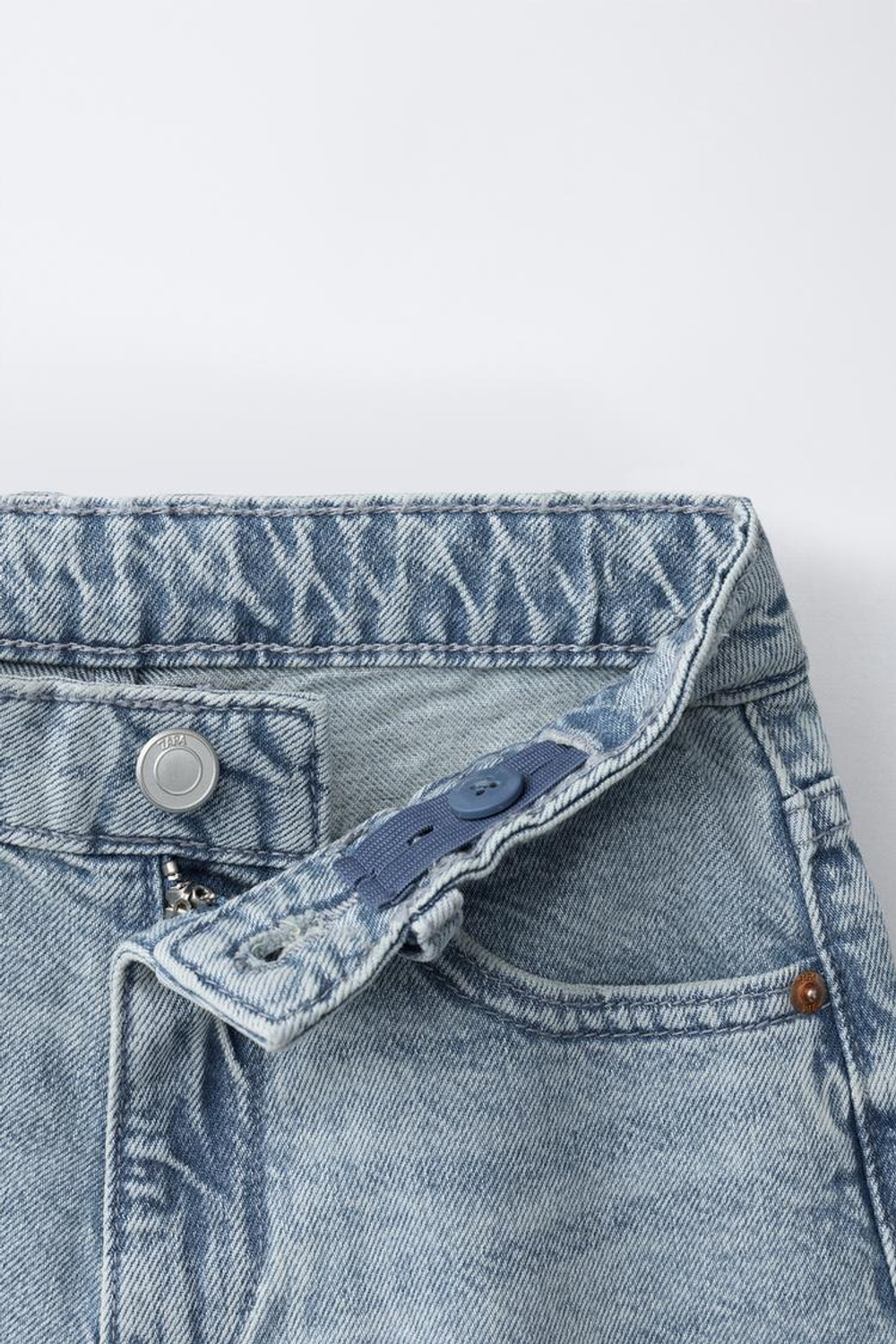 ZARA ДЛИННЫЕ ДЖИНСОВЫЕ ШОРТЫ, СИНИЙ