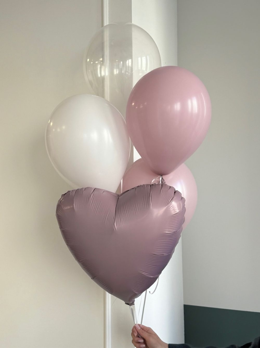 Фонтан из шаров с розовым сердцем