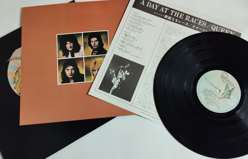 Винтажная виниловая пластинка Queen A Day At The Races (Japan 1976) (No Obi)