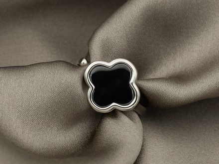 Кольцо Клевер с керамикой