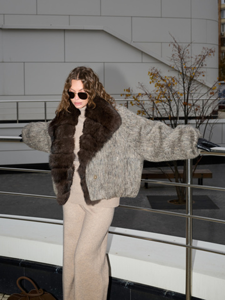 Укороченный шерстяной пуховик с мехом лисы