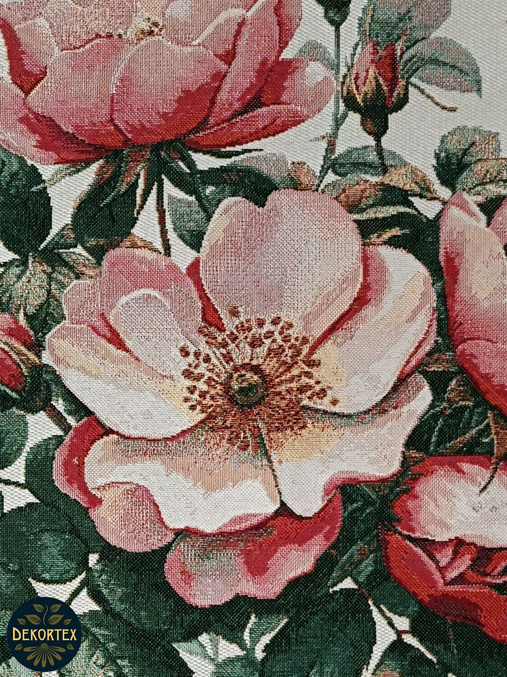 Декоративный гобеленовый чехол Шиповник 47х47