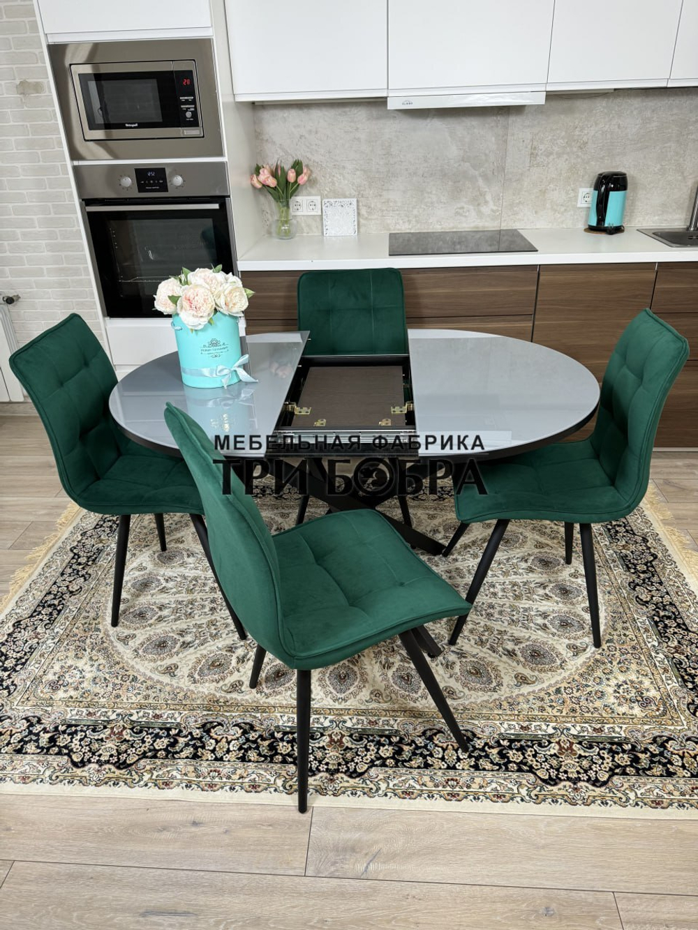 Круглый стеклянный раздвижной стол и стулья "ГУЧИ" изумруд