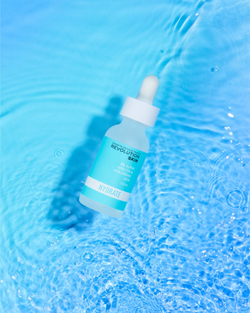 Revolution Skincare Hyaluronic Acid & 2% Alpha Arbutin - осветляющая увлажняющая сыворотка /   30  ml  / GTIN 5057566580847
