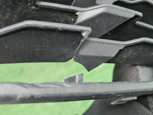 Решетка переднего бампера правая BMW X1 F48 15-19