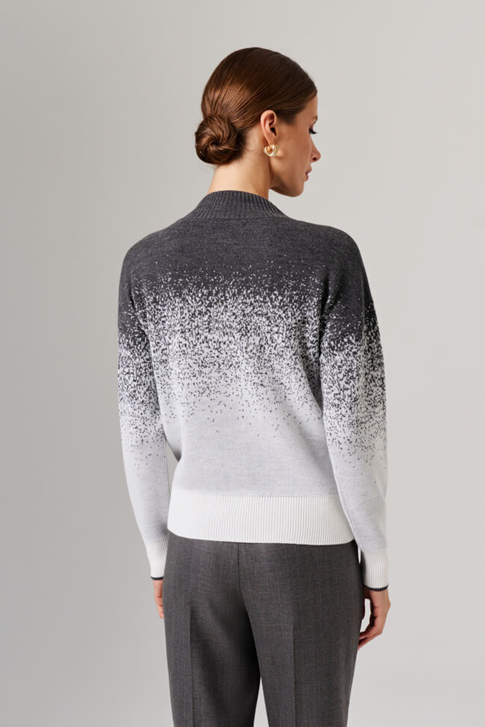 23115 Джемпер женский (серо-молочный)