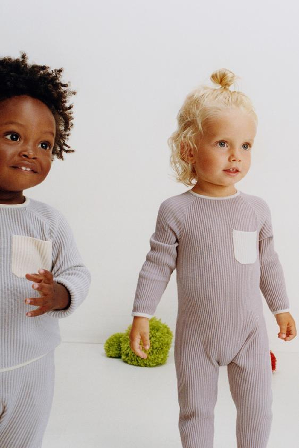 ZARA КОМБИНЕЗОН С КОНТРАСТНОЙ ОТДЕЛКОЙ, СВЕТЛО-СИРЕНЕВЫЙ