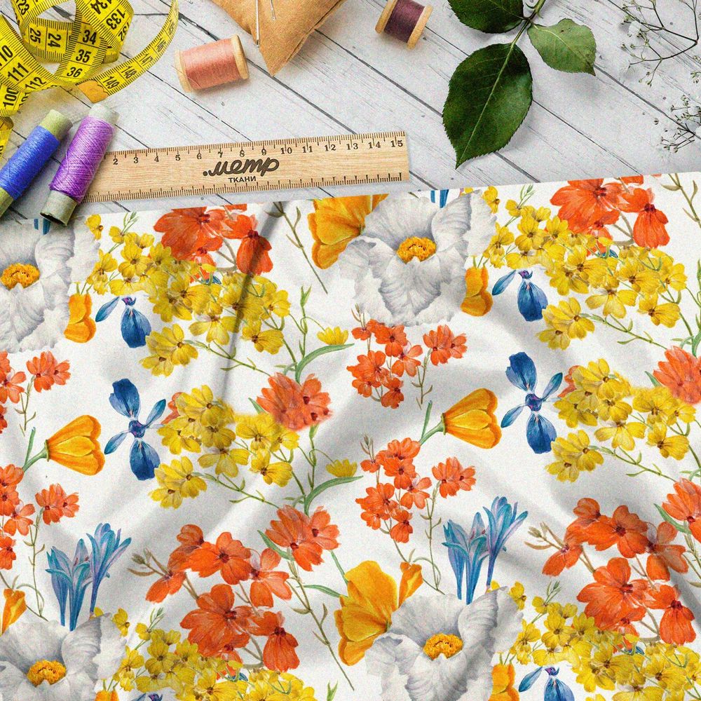 Ткань кулирная гладь яркие полевые цветы на белом фоне