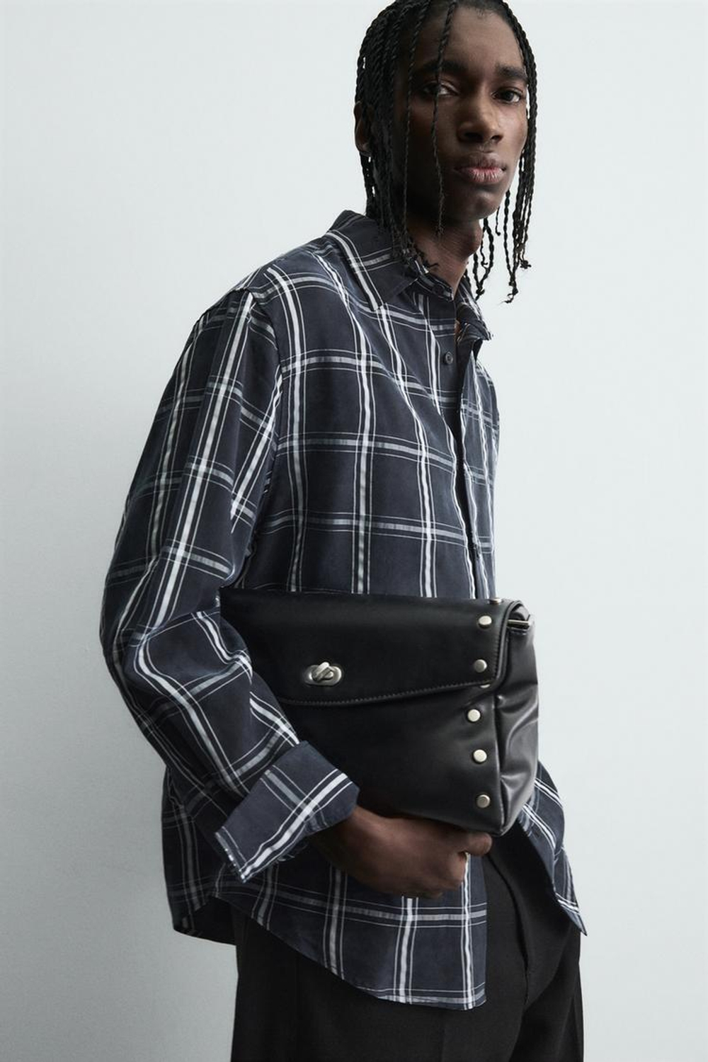 ZARА РУБАШКА СТРУЯЩЕГОСЯ КРОЯ В КЛЕТКУ, МОРСКОЙ СИНИЙ