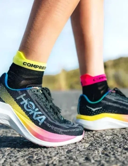 Носки Run Ultralight Low V4 Black Safe Yellow Neo Pink