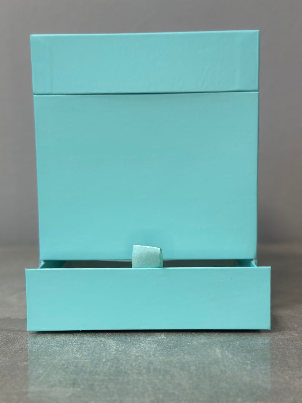 Квадратная коробка с отделением для подарка. Цвет: Морская волна . В розницу 700 рублей .