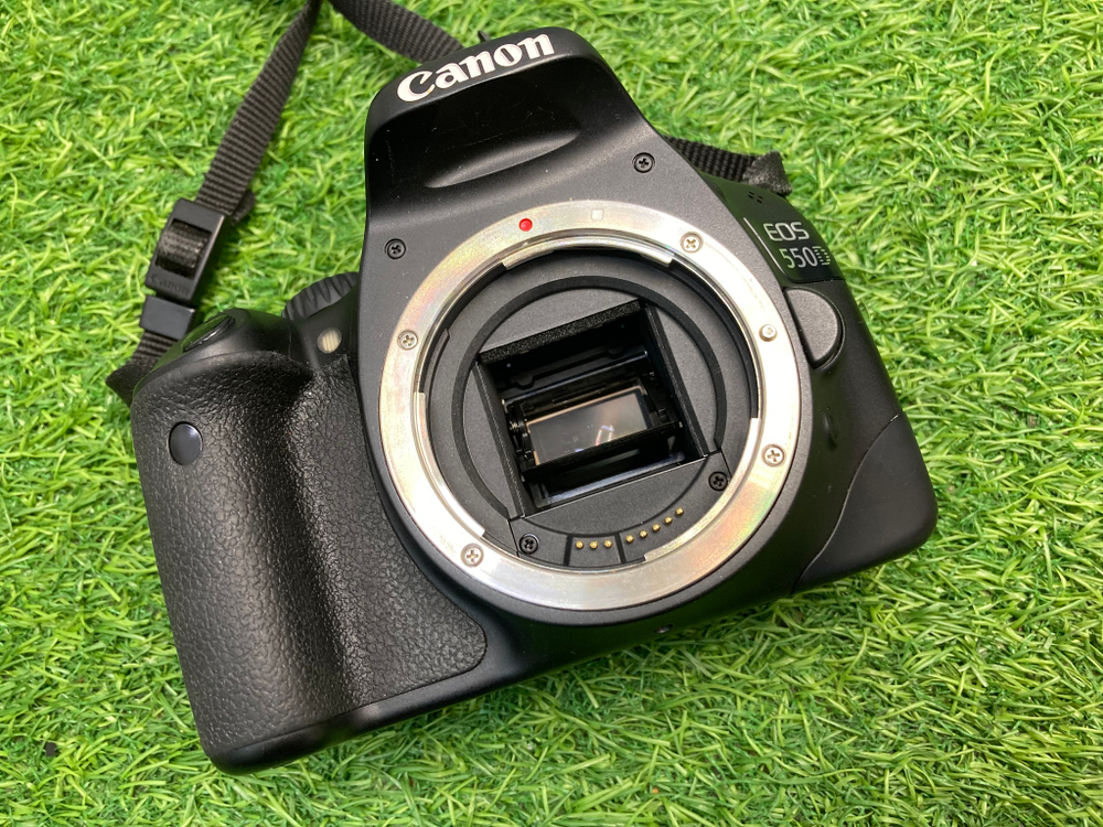 Canon 550D kit 18-55mm 3.5-5.6 IS (18.400 кадров)