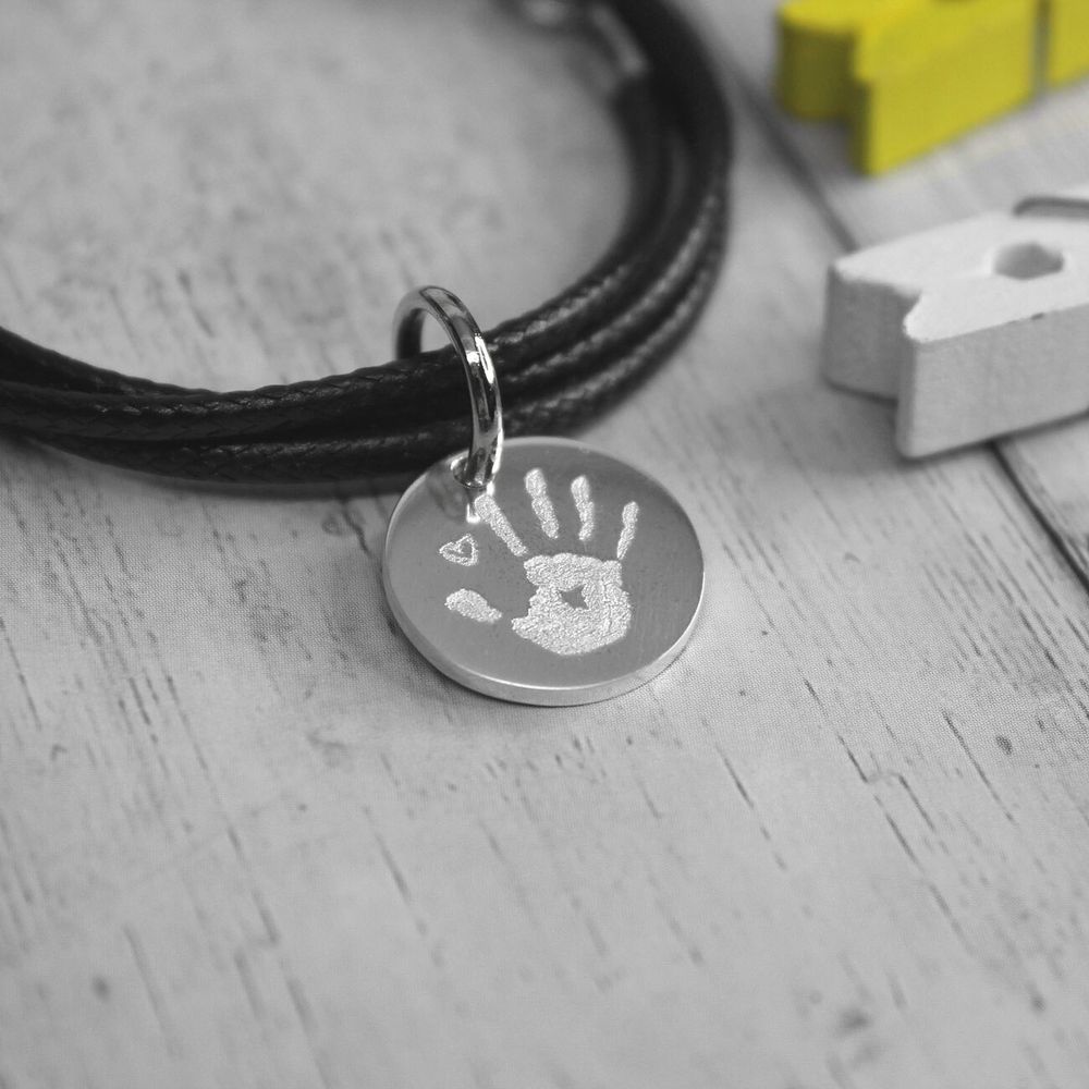 Кожаный браслет шнурок с серебряной монеткой с гравировкой на заказ