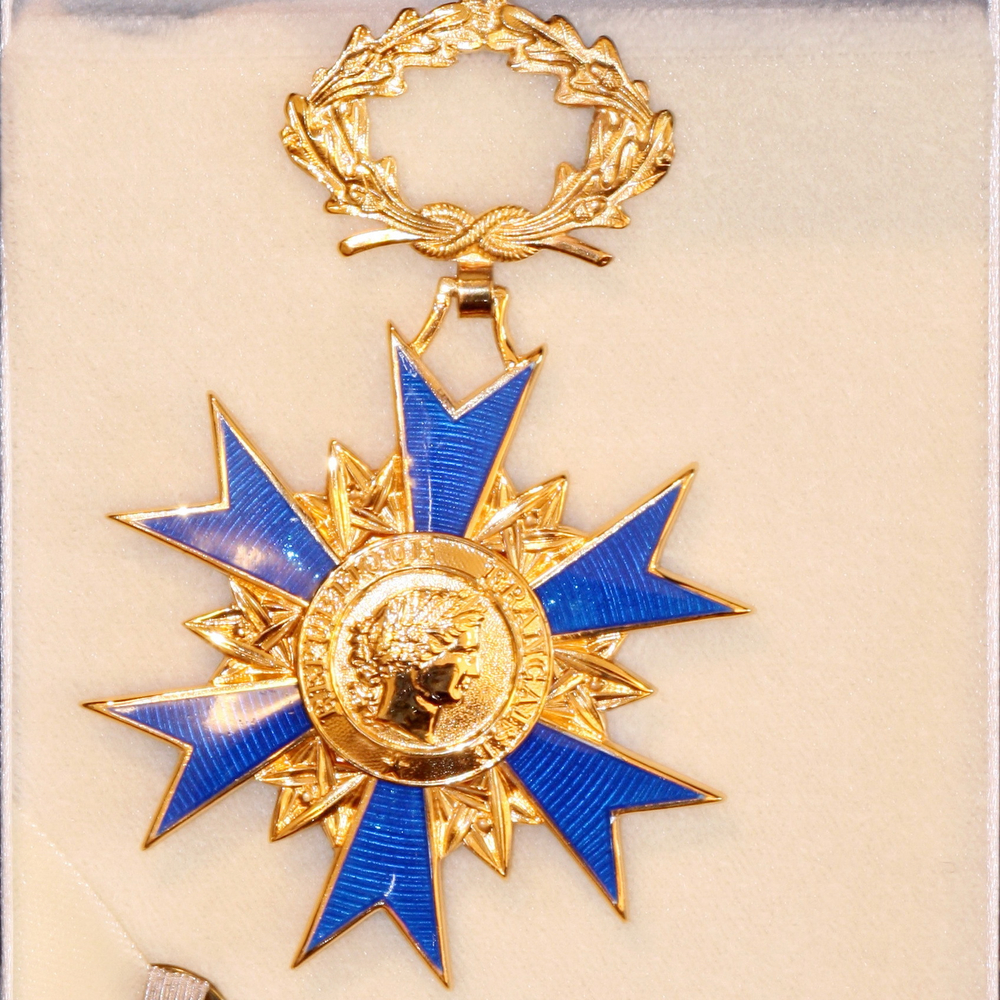 Arthus Bernrand Знак Командора Ордена за Заслуги