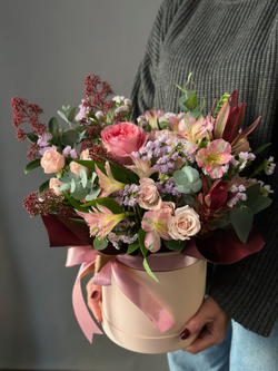 Цветы в коробке «Кэтти»