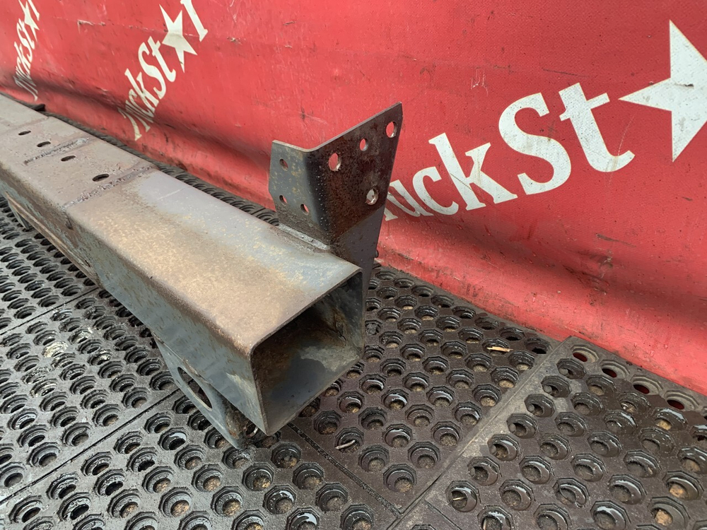 Усилитель переднего бампера