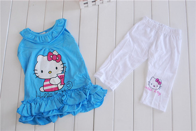 Костюм из леггинсов с принтом кошечки и сарафана с оборками