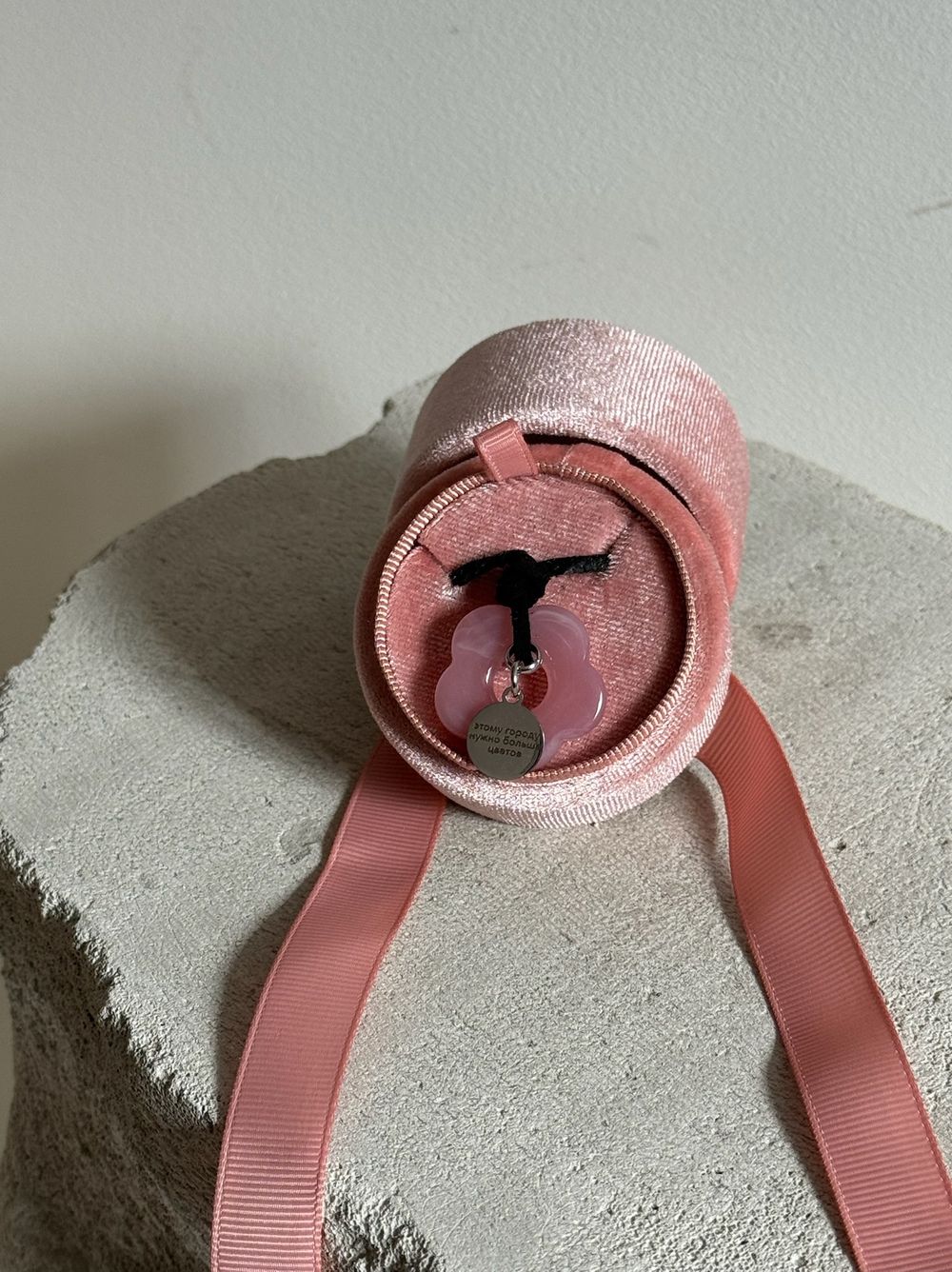 Подвеска цветочек в розовом цвете