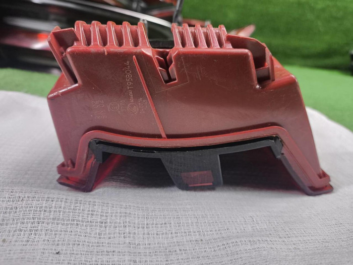 Фонарь правый внутренний Porsche Macan 95b (14-18)