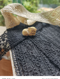 Брошь Спящий котенок черный авторская из полимерной глины ручной работы