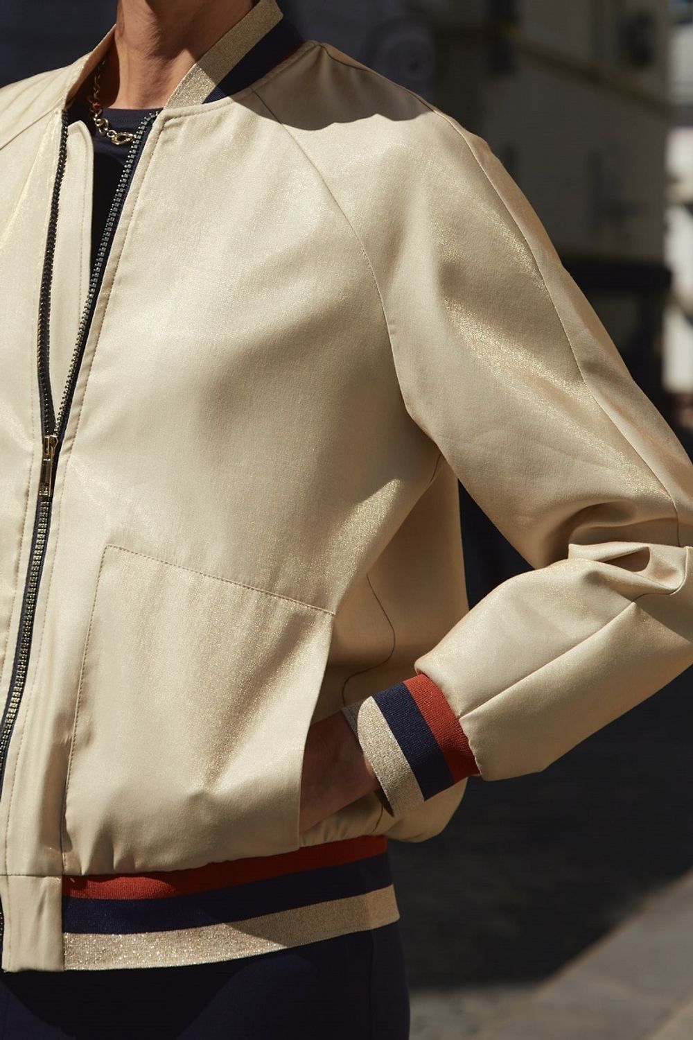 Бомбер золотой вискоза (размер 42)