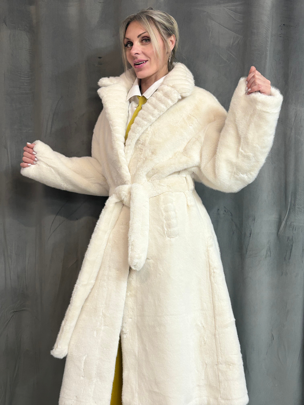 Шуба /белая /классика/ эко мех