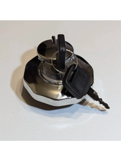 - - Пробка бензобака с ключом Альфа