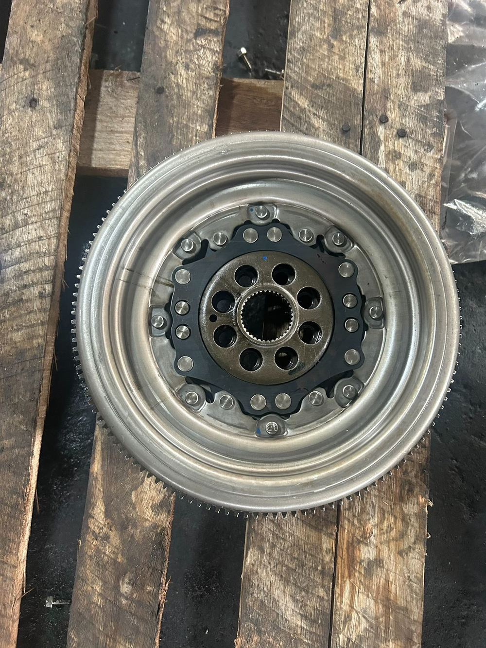 Маховик 8-отверстий 02E 129/132 зубьев Volkswagen Passat, Magotan, CC