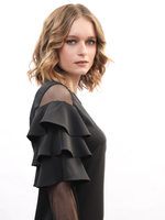 Платье с воланами на рукавах