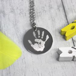 Кулон подвеска с гравировкой отпечатка ладошки ребёнка на заказ